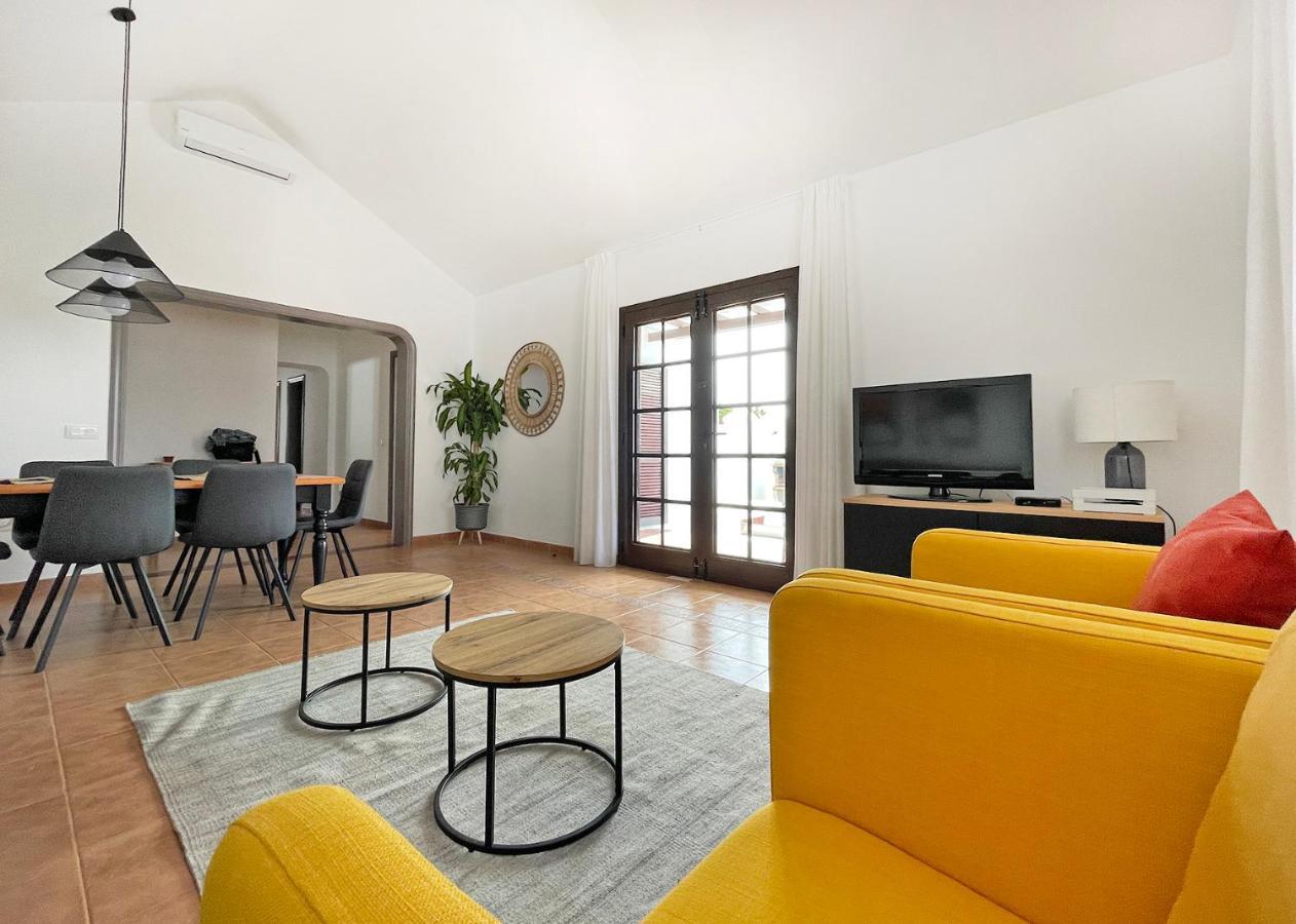 Villa Charlotte 蒂亚斯 外观 照片